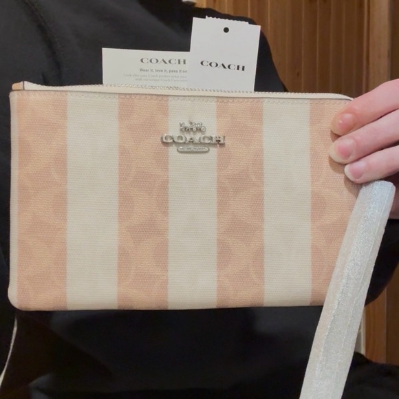 Lg Coach Zip Wristlet NWT - Picture 7 of 8